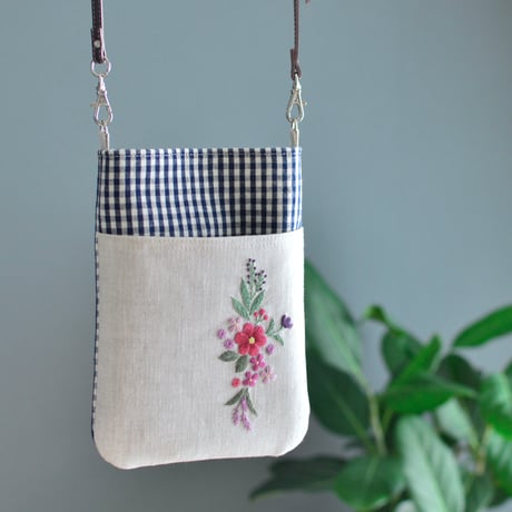花刺繍のスマホショルダー