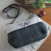 ファスナー付きU型ポシェット