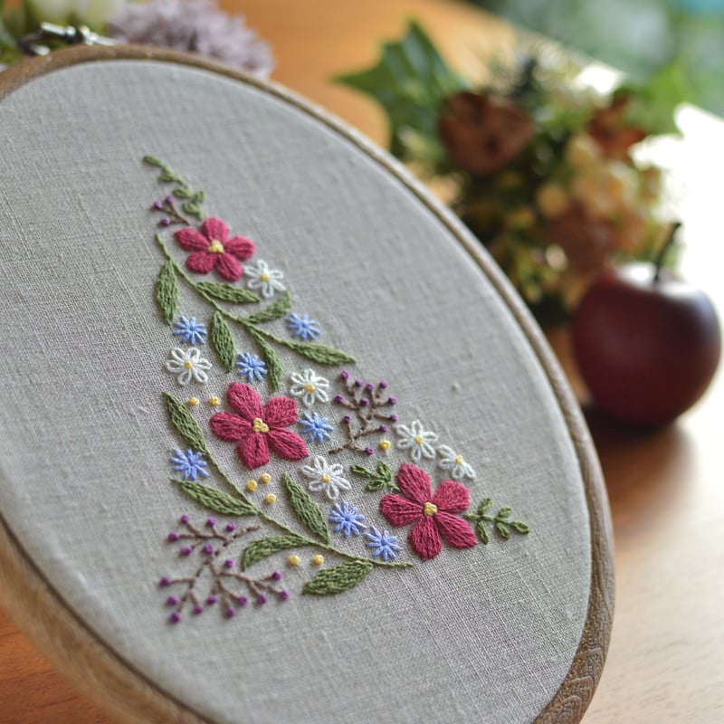 Gobelin クリスマスツリー 刺繍 minne特集掲載】ホワイトツリー 刺繍ファブリックパネル Atelier Orava