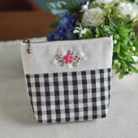 花刺繍のミニポーチ（赤い花）