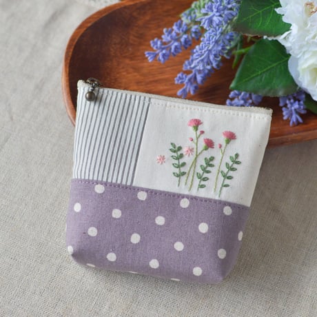 花刺繍のミニポーチ（スモーク紫）