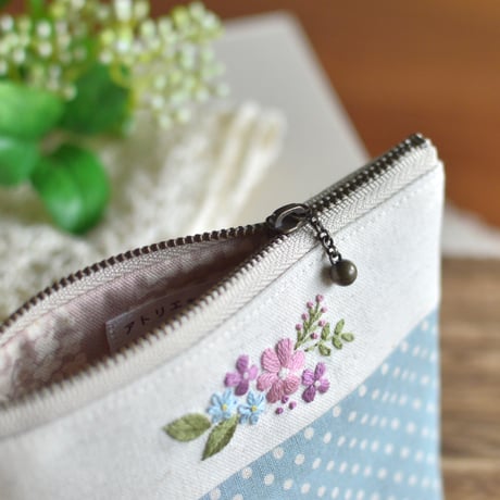 水玉の小さめポーチ