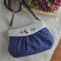 水玉柄のポシェット