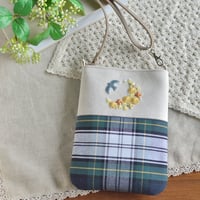 鳥と花刺繍のスマホショルダー