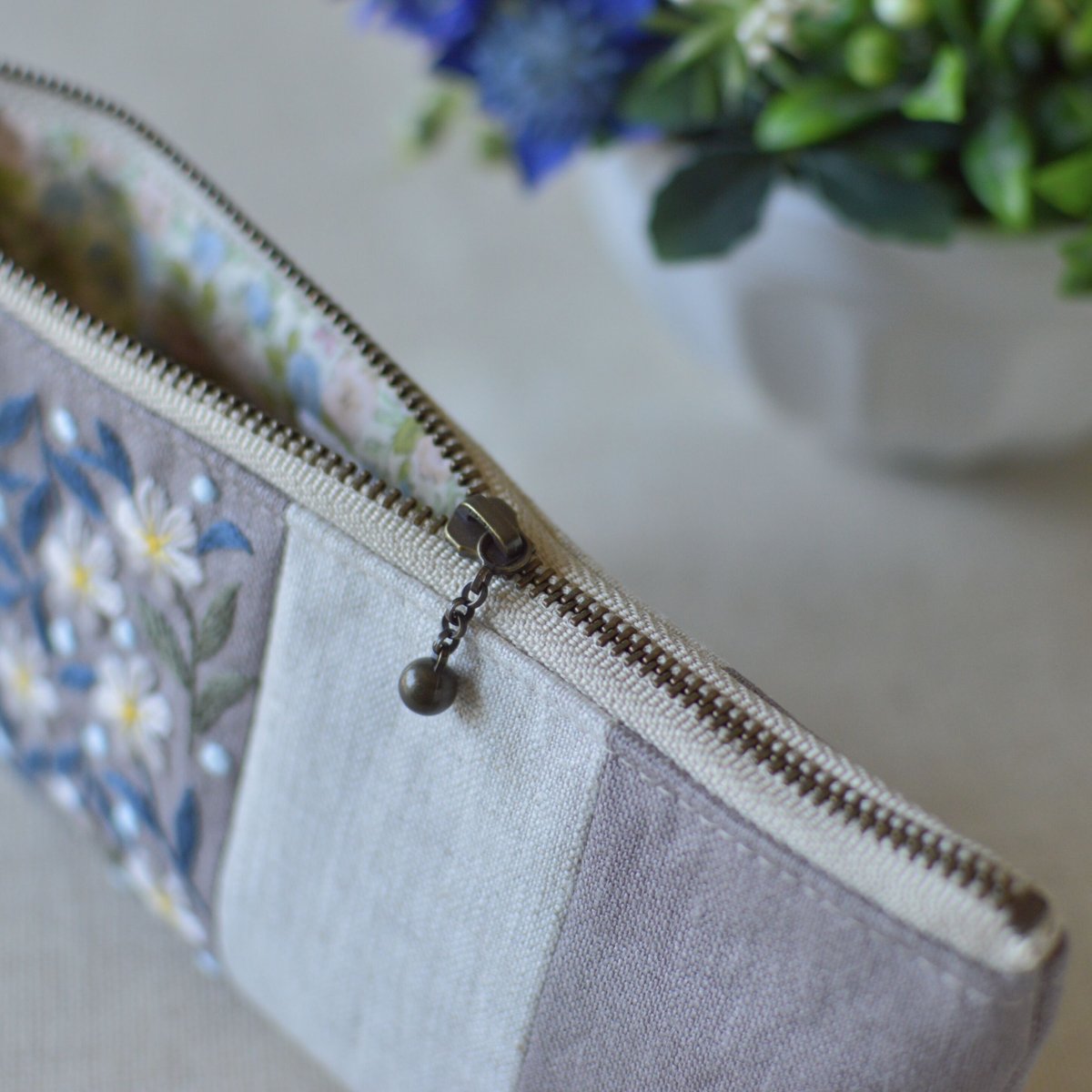 【リネン刺繍　ようこママページ】ボートポーチ リネン刺繍 ようこママページ】ボートポーチ リネン刺繍 ようこ
