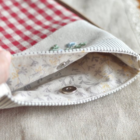 花刺繍のスマホショルダー