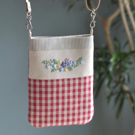 花刺繍のスマホショルダー