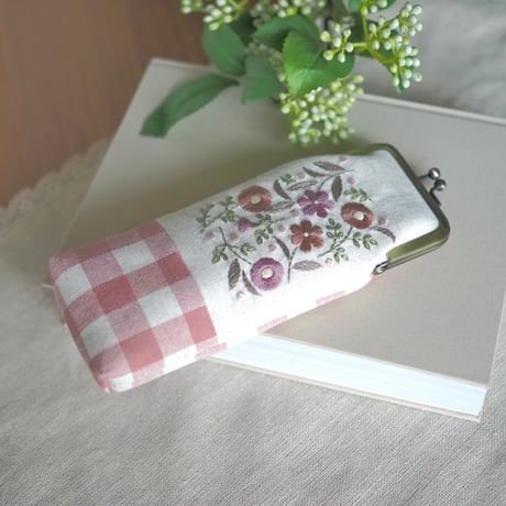 花刺繍のがま口ペンケース