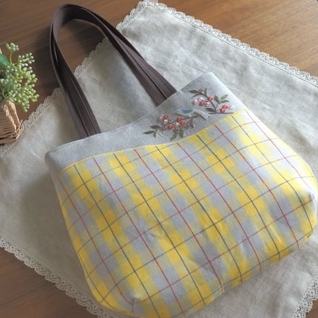 黄色いチェックのショルダーバッグ