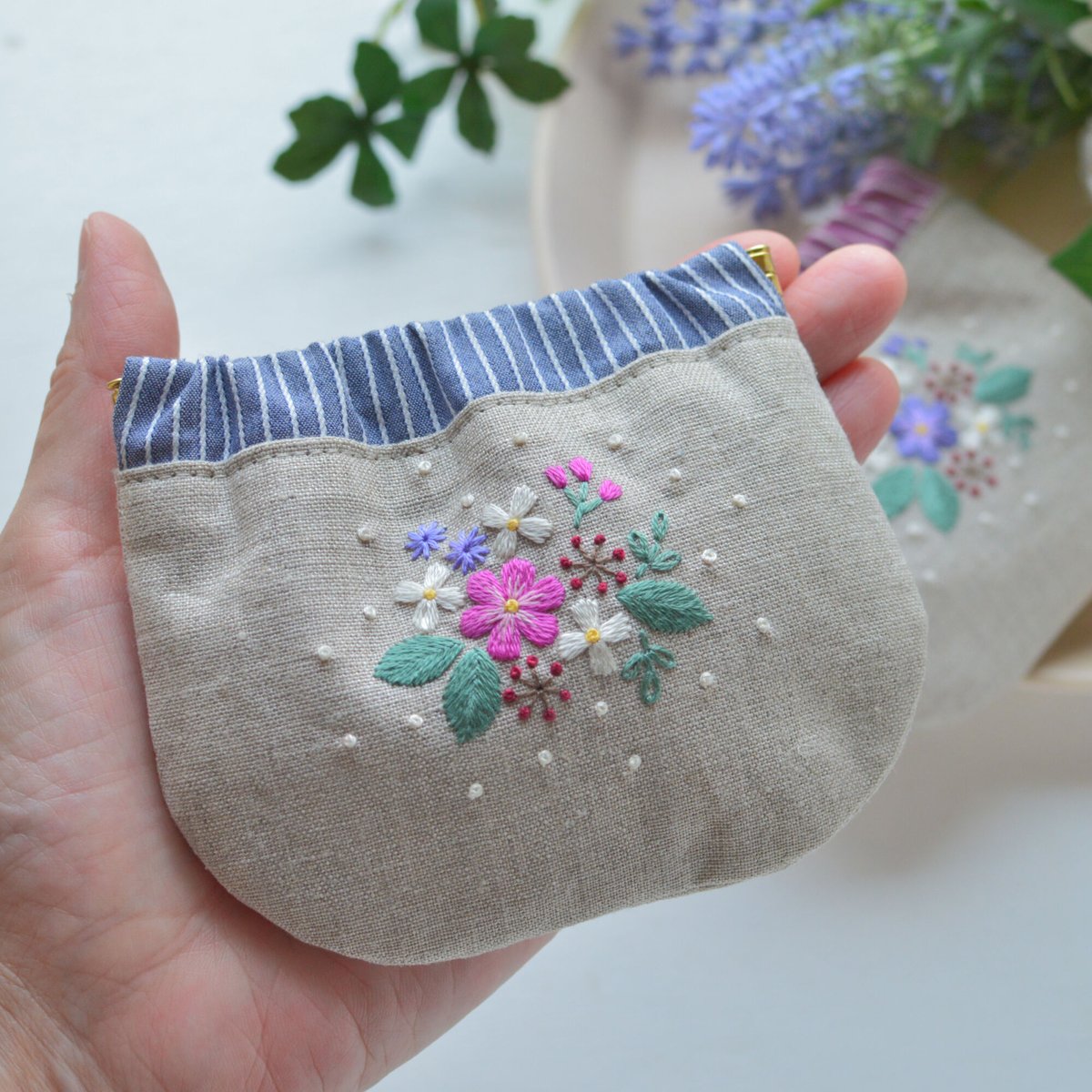 ハンドメイド☆刺繍お花モチーフのミニポーチ♪ fit=scale-down,w=1200