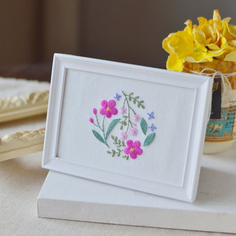 ピンクの花の刺繍図案