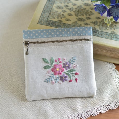 花刺繍のミニポーチ（ローズ色）
