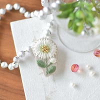 初夏のお花のブローチ