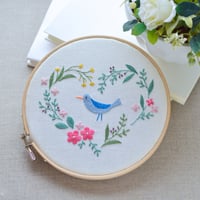 ハートに鳥の刺繍図案