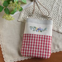 花刺繍のスマホショルダー