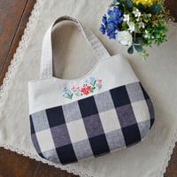 大きなチェックの手提げバッグ