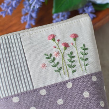 花刺繍のミニポーチ（スモーク紫）