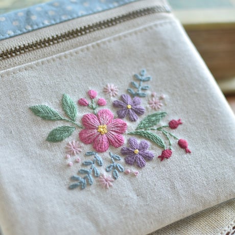 花刺繍のミニポーチ（ローズ色）