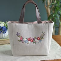 花いっぱいの手提げバッグ