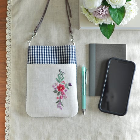花刺繍のスマホショルダー
