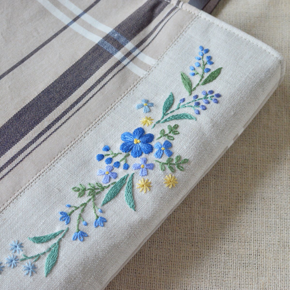 青い花刺繍のカジュアルバックパック 菊の花刺繍のトートバッグ トートバッグ AZmama 通販 12421010