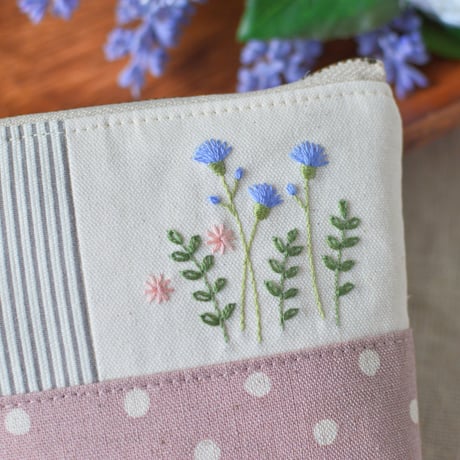 花刺繍のミニポーチ（スモークピンク）