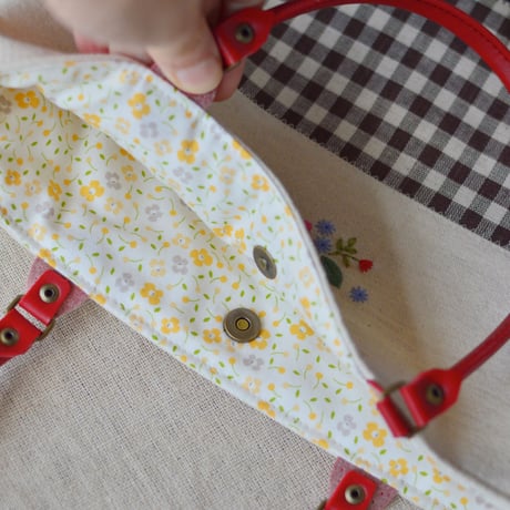 花刺繍のフラットバッグ