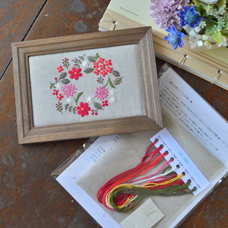 赤い花の刺繍Kit