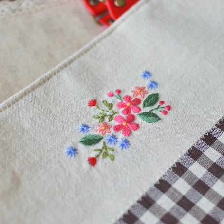 花刺繍のフラットバッグ