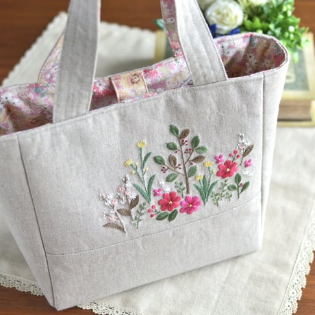 花いっぱいの手提げバッグ