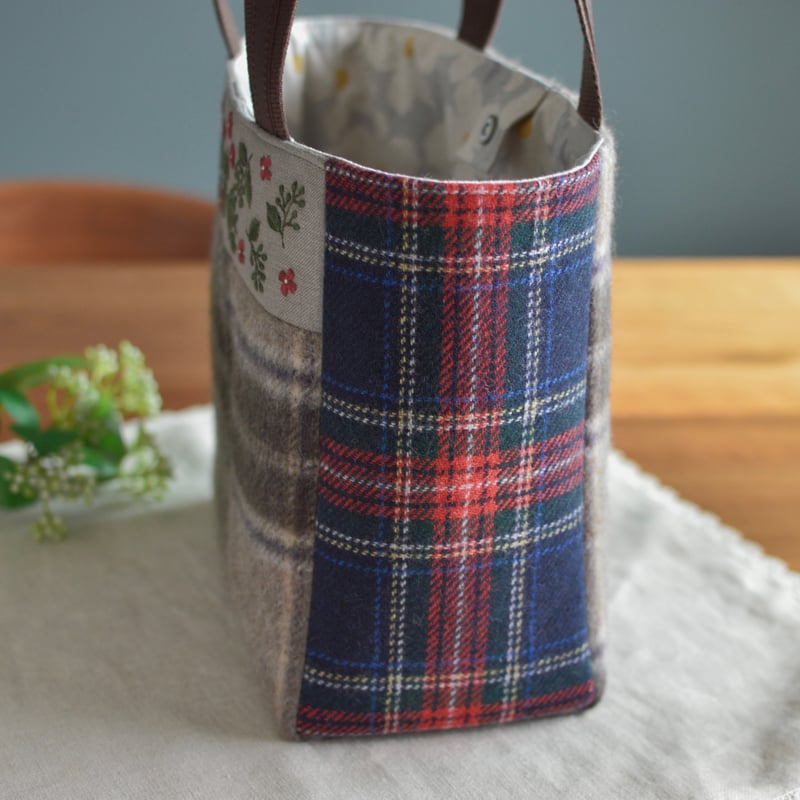 ウールのチェック柄手提げバッグ（茶） | アトリエ＊ノート