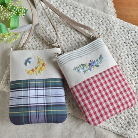 花刺繍のスマホショルダー