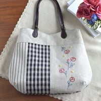 U型の手提げバッグ