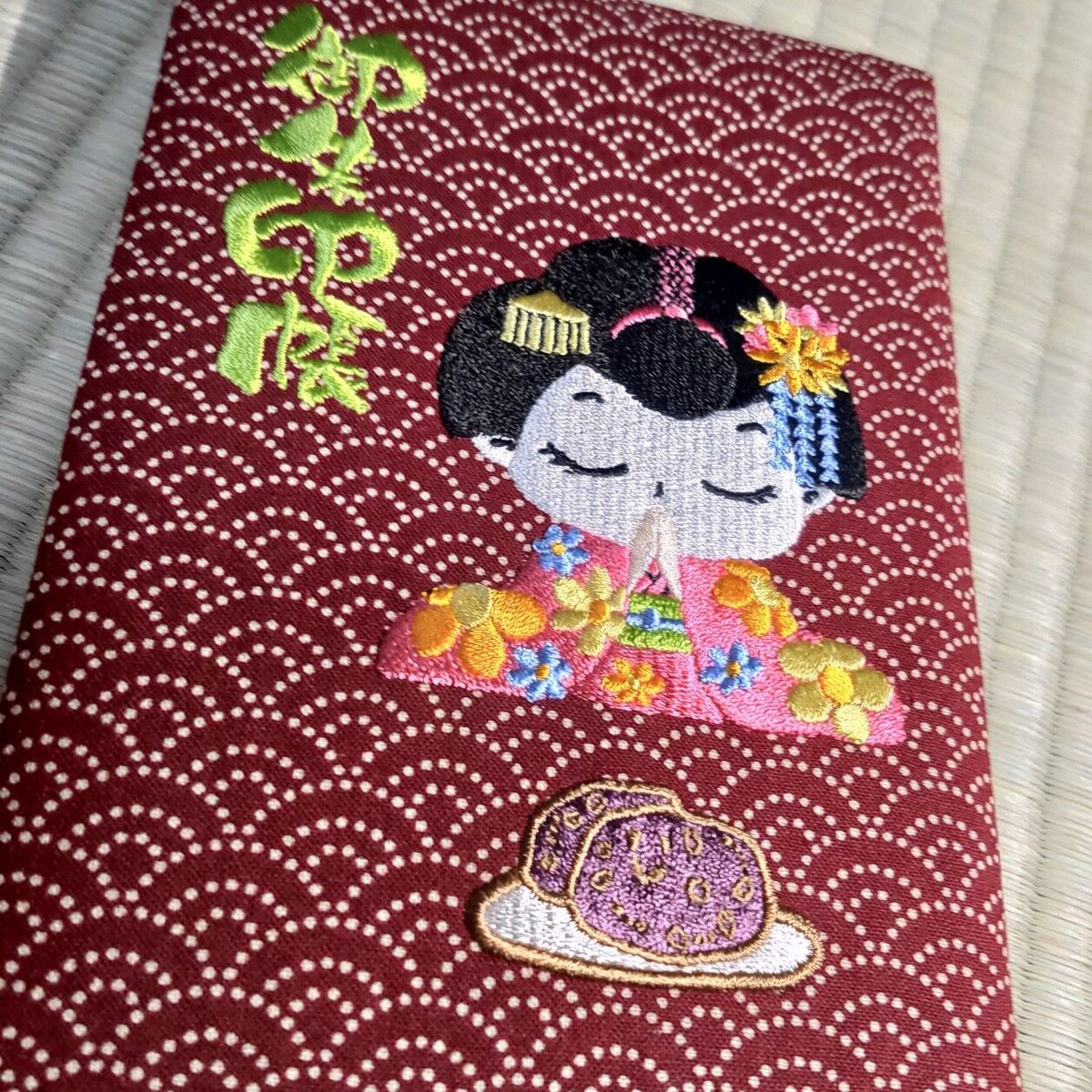 【ピロコ】　刺繍デザイン　ブラック御朱印帳です 千糸繍院オリジナル 総刺繍御朱印帳 新作のご案内です