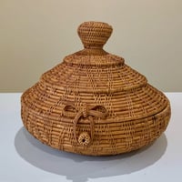 フタ付きとんがり型の小物入れ　 i-60