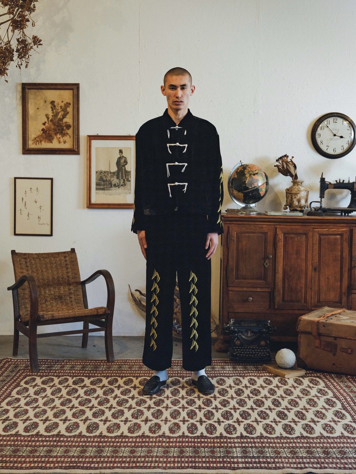 EMB VELVET CHINA JACKET [BLACK] | Urig