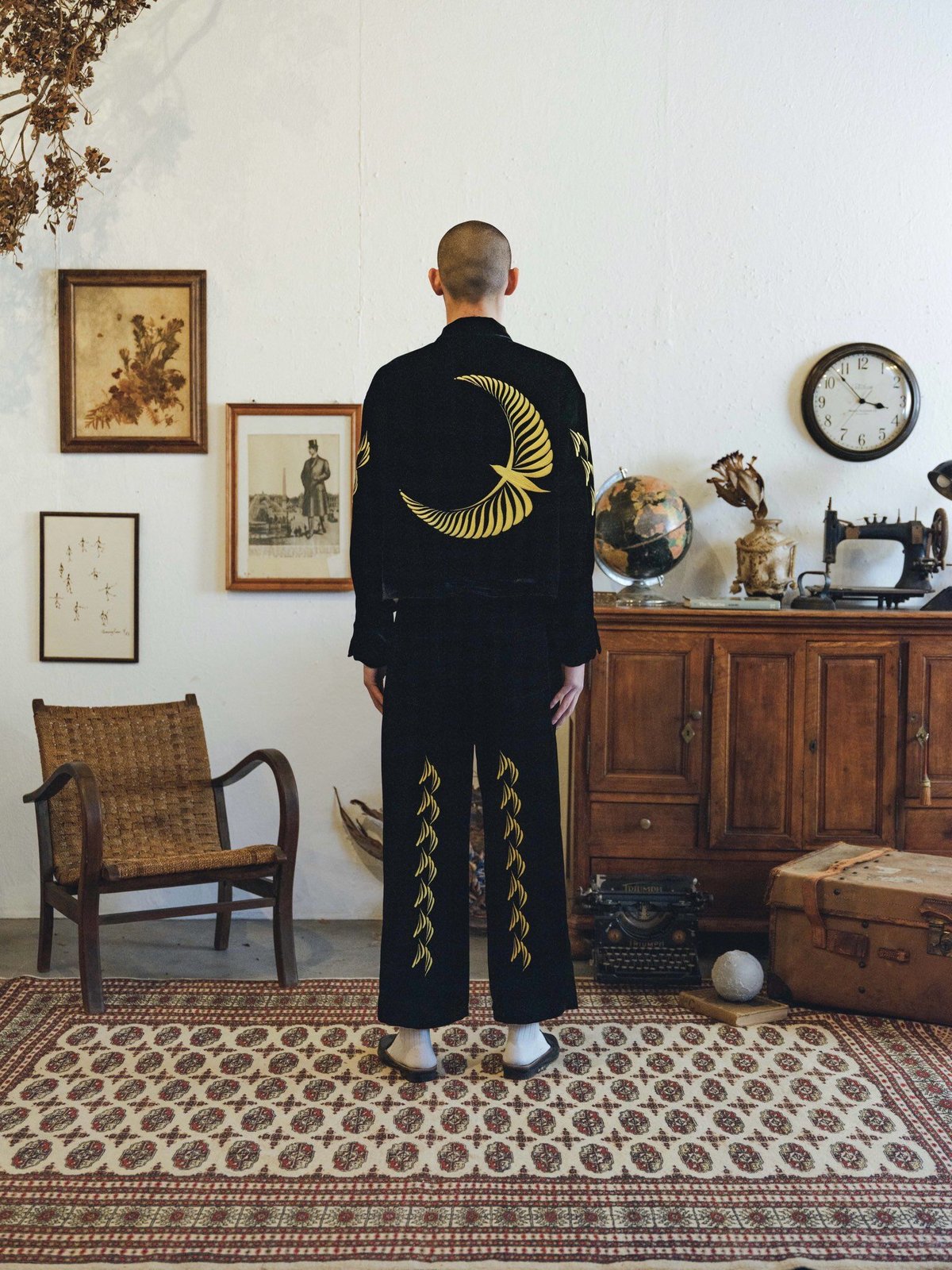 EMB VELVET CHINA JACKET [BLACK] | Urig