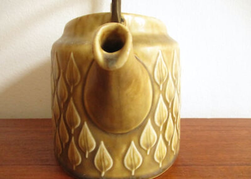 クイストゴー レリーフ オヴァール型ティーポット | Loppehopper