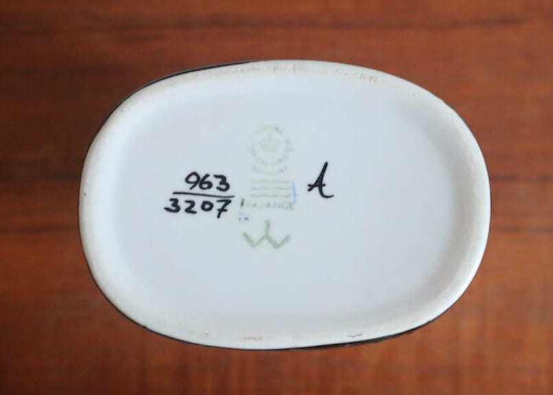 ロイヤルコペンハーゲン　花瓶　M ロイヤルコペンハーゲン 花瓶 M〈フラワー/ダークブルー〉 | Loppehopper