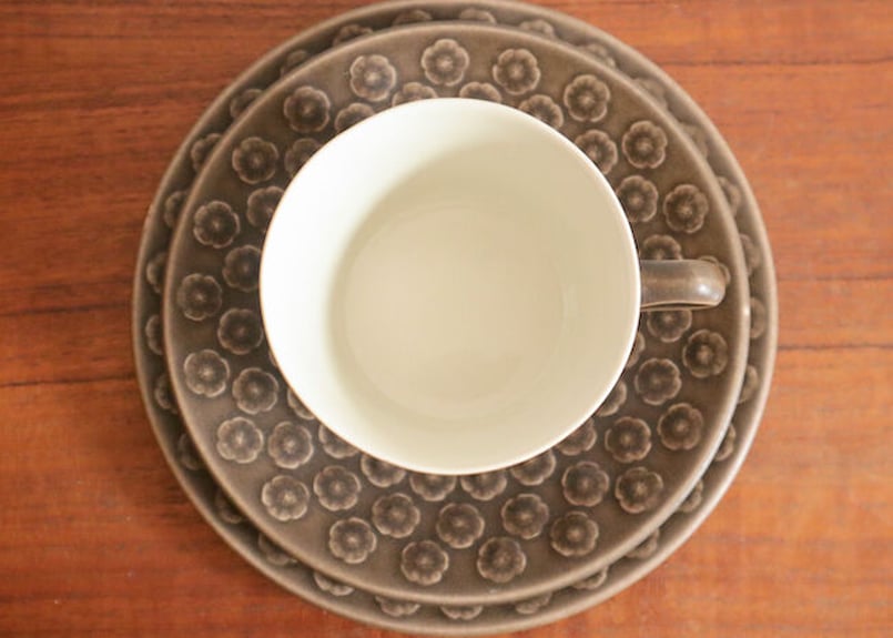 クイストゴーアズール ブラウン フローラルデザイン 手つき