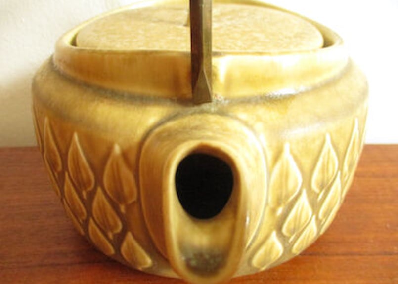 クイストゴー レリーフ ティーポット | Loppehopper