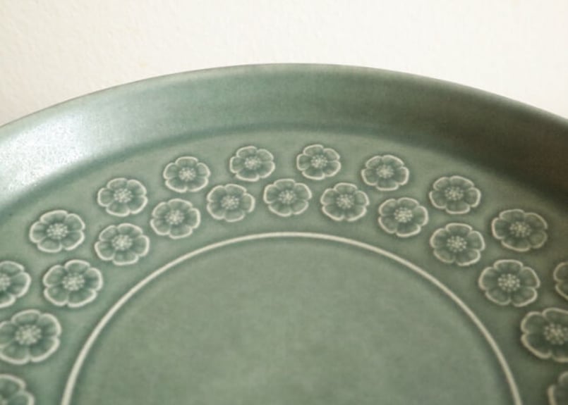 クイストゴー アズール 高台付きプレート | Loppehopper