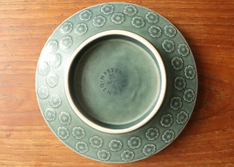 クイストゴー アズール 高台付きプレート | Loppehopper