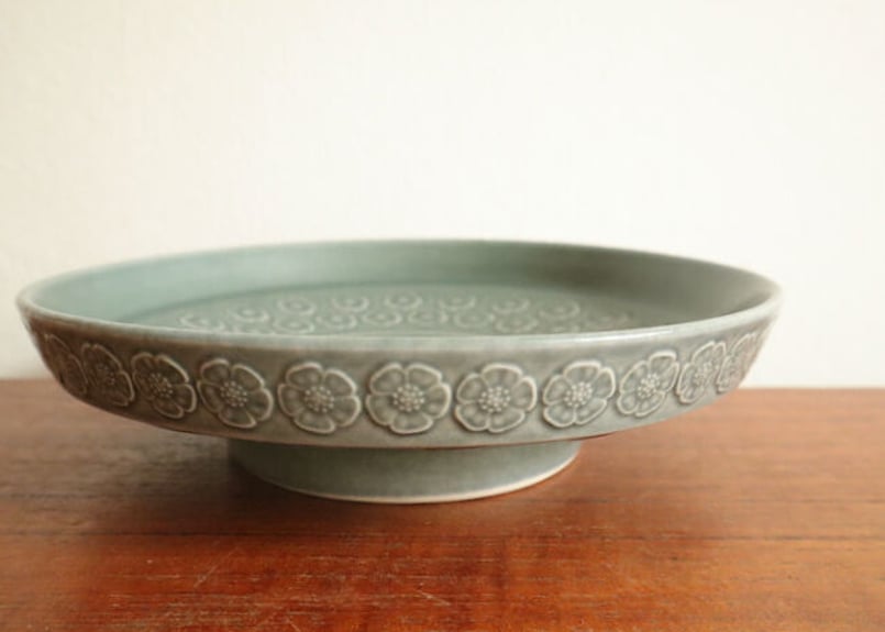 クイストゴー アズール 高台付きプレート | Loppehopper