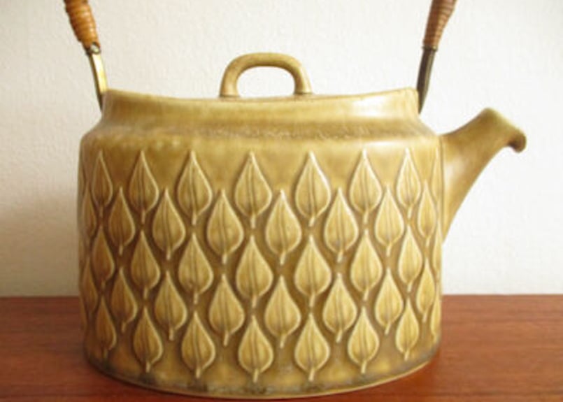 クイストゴー レリーフ オヴァール型ティーポット | Loppehopper