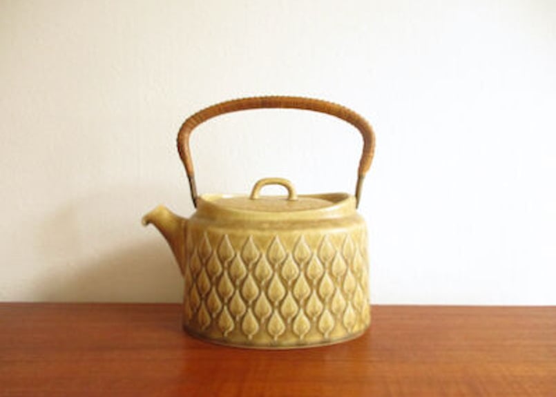 クイストゴー レリーフ オヴァール型ティーポット | Loppehopper