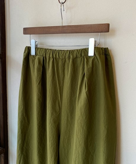 パンツ  prit プリット50/1オーガニックコットン強撚ダンプ固仕上げ 裾タックバギーパンツ オリーブ P71610