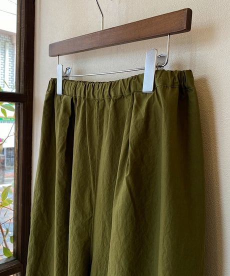 パンツ  prit プリット50/1オーガニックコットン強撚ダンプ固仕上げ 裾タックバギーパンツ オリーブ P71610