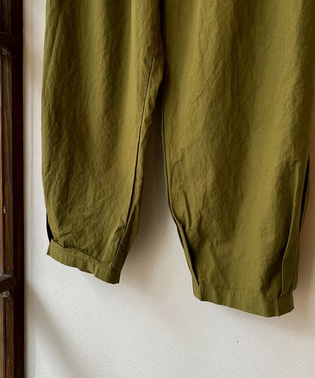 パンツ  prit プリット50/1オーガニックコットン強撚ダンプ固仕上げ 裾タックバギーパンツ オリーブ P71610