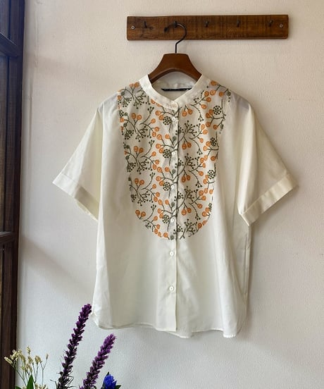 シャツ J.sloane ジェイスローアン ローン×花柄刺繍５分袖シャツ オフ SH2622503